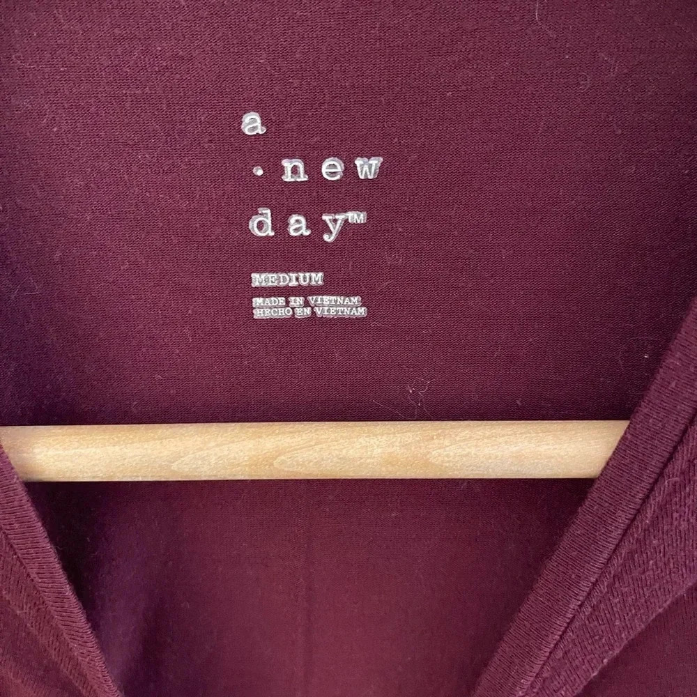 A new day loose fit flowing maroon colored sleeveless top Medium - Picture 4 of 4
